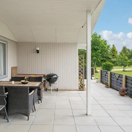 3 Bedroom Pet Friendly In Prázdninový dům