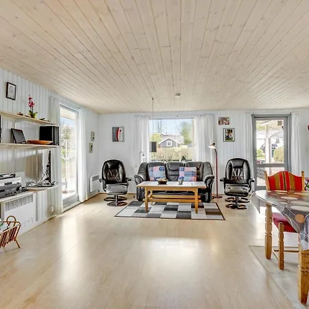 3 Bedroom Pet Friendly In Дом отдыха *